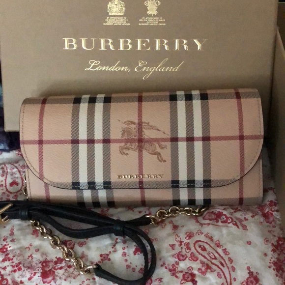 Burberry hand purse Clearance